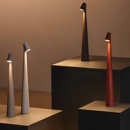 Skanto | Nordisk Eleganse Gulvlampe - Stilfull og Dimbar Belysning for Moderne Interiør