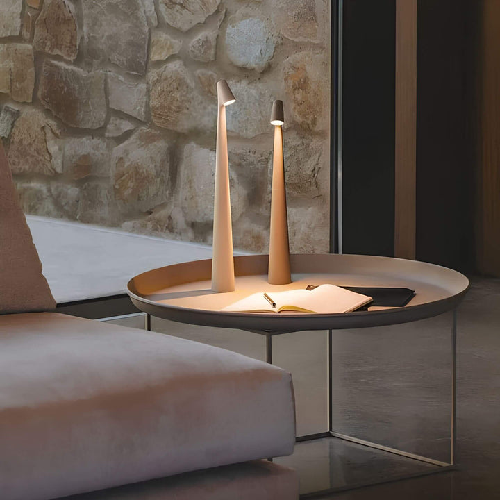 Skanto | Nordisk Eleganse Gulvlampe - Stilfull og Dimbar Belysning for Moderne Interiør