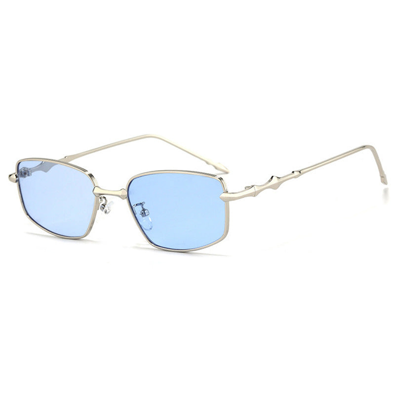 Dame moteriktig kvadratisk solbrille i unikt design Skanto