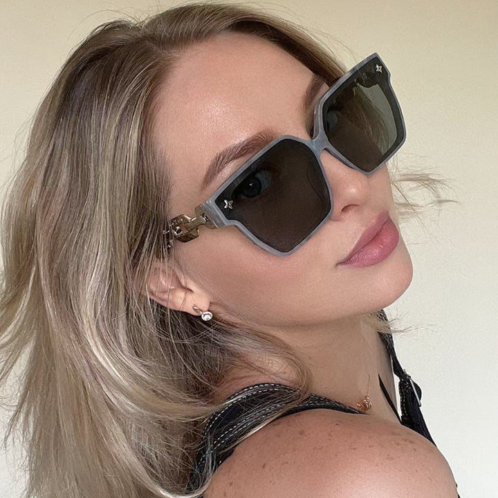 Dame moteriktig oversized solbrille med kombinert ramme Skanto