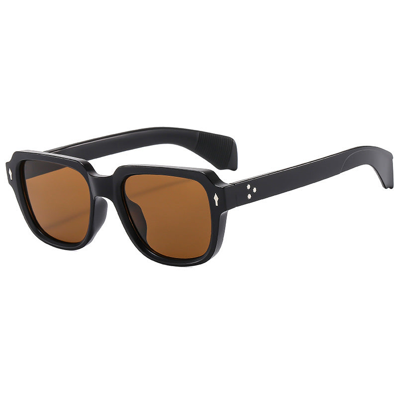 Dame Designer-solbrille i moderne firkantet stil Skanto