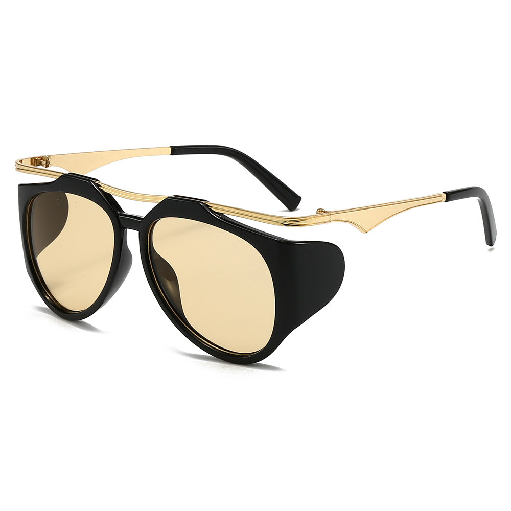Dame Modis sport solbrille med oversized ramme og gull aksenter Skanto