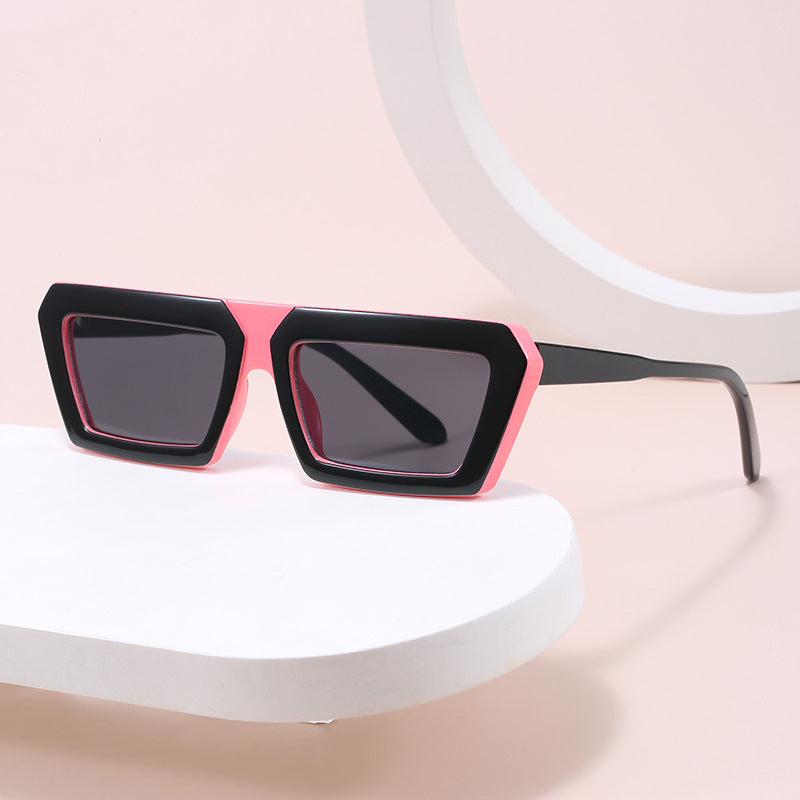 Dame geometrisk solbrille i trendy design Skanto