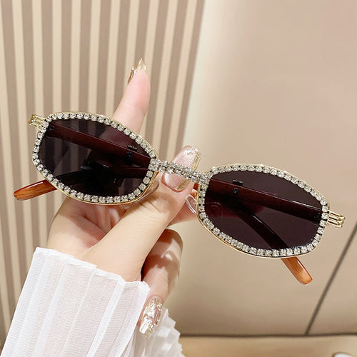 Dame solbrille i elegant glamor stil Skanto