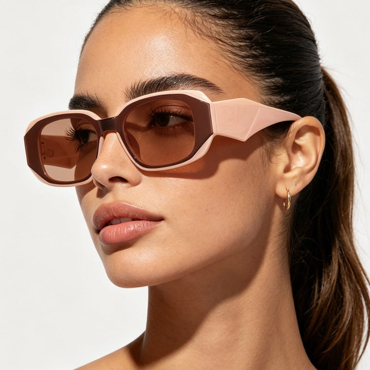 Dames moteriktig solbrille i kantet design med UV-beskyttelse Skanto