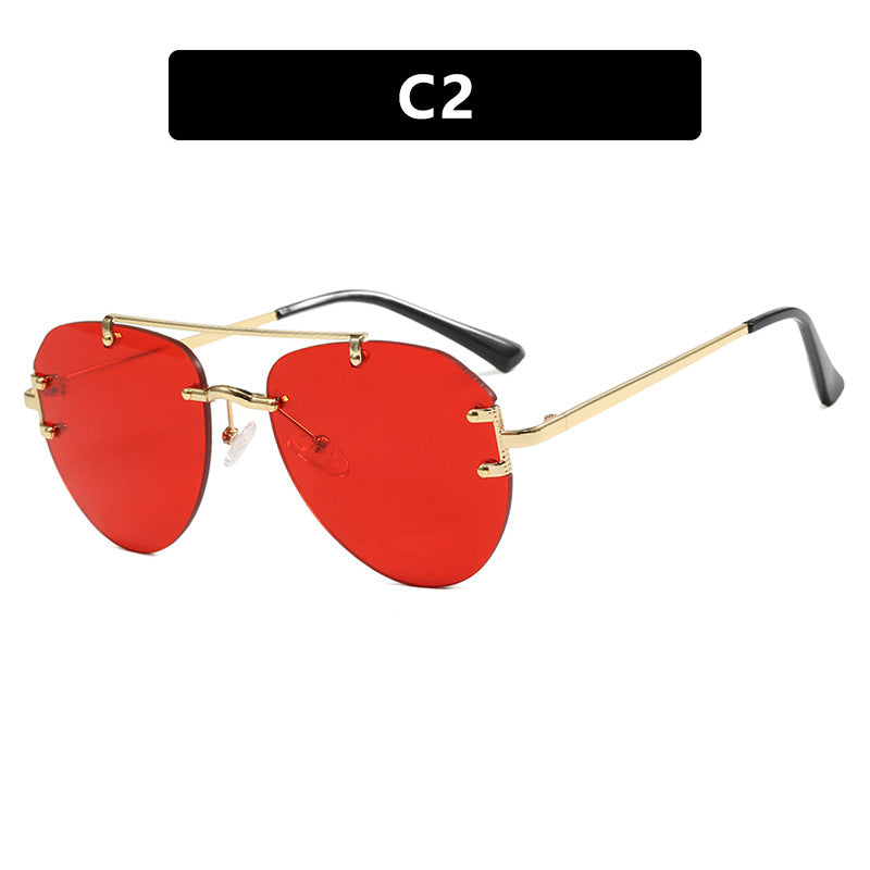 Women's modern pilot sunglasses with gradient lenses and thin metal frame Skanto