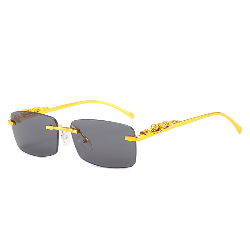Dame moteriktig solbrille med kunstneriske utsmykninger Skanto