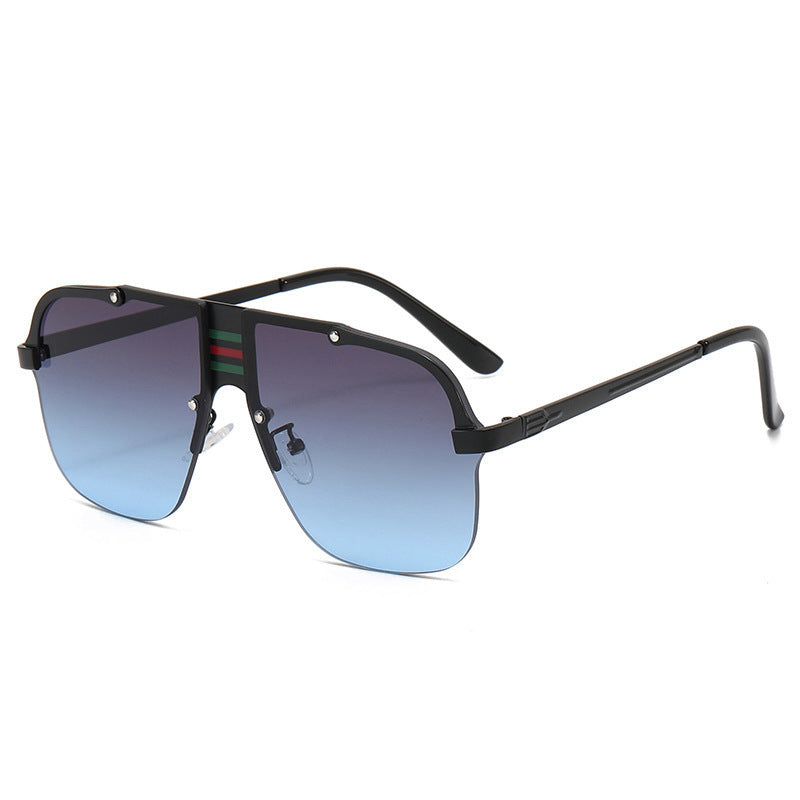 Dame Oversized solbriller med unike, gradient linser og markant metallramme Skanto