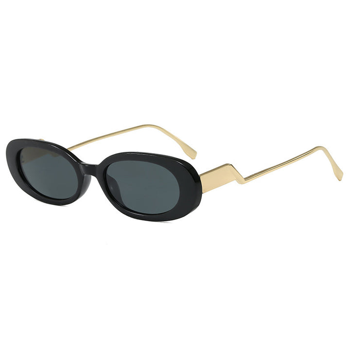 Women's retro-inspired sunglasses with modern design and prominent frame Skanto