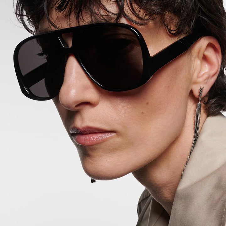Dame moted sport-solbrille med robust ramme og UV-beskyttelse Skanto