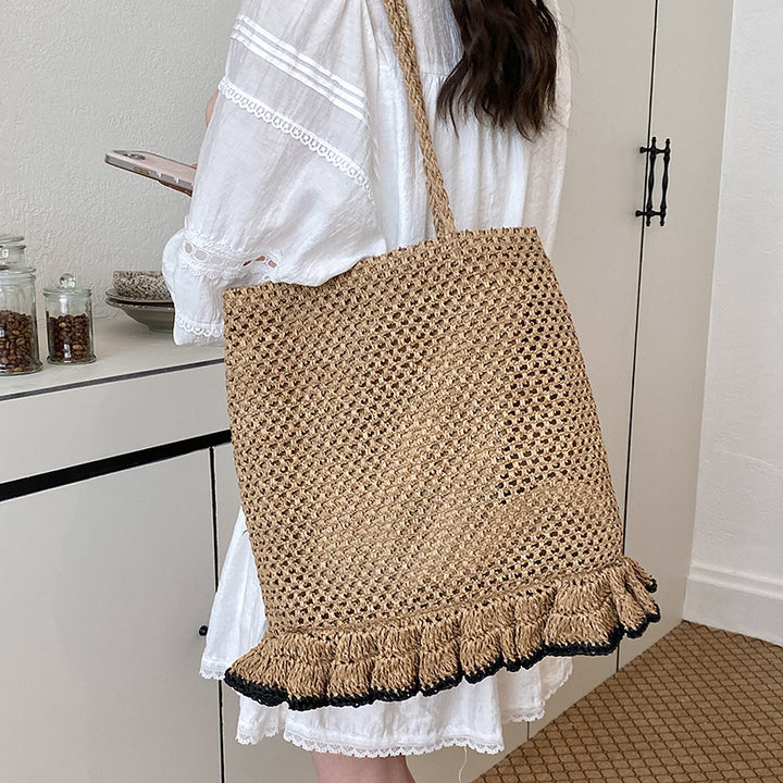 Handmade straw bag with fringed edge Skanto