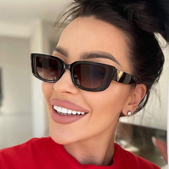 Dame moteriktig solbrille i klart design Skanto