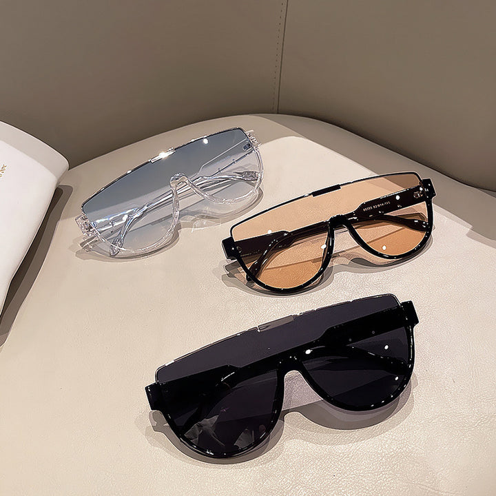 Dame Fashion-solbrille med futuristisk skjold-design Skanto