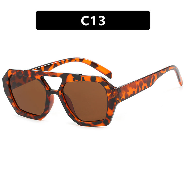 Women's geometric sunglasses made of robust plastic with polarized lenses Skanto