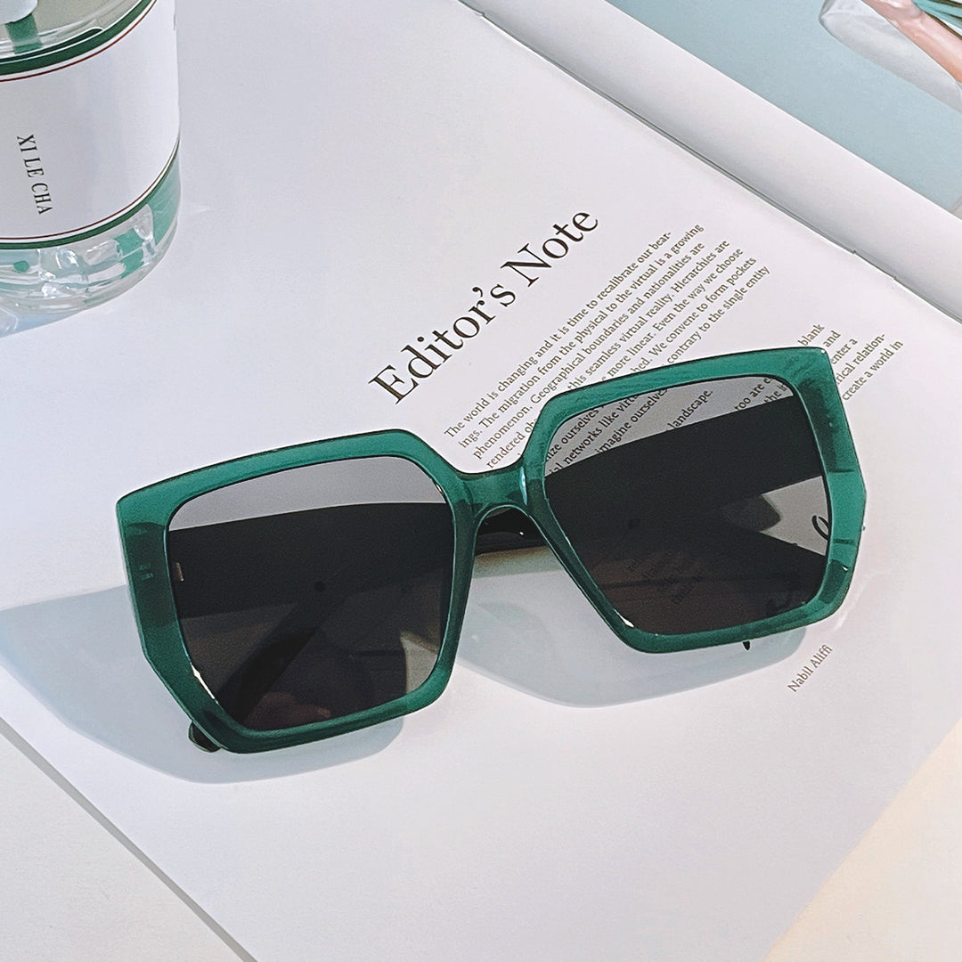 Dame kvadratisk solbrille med beskyttende UV-beskyttelse og moderne design Skanto