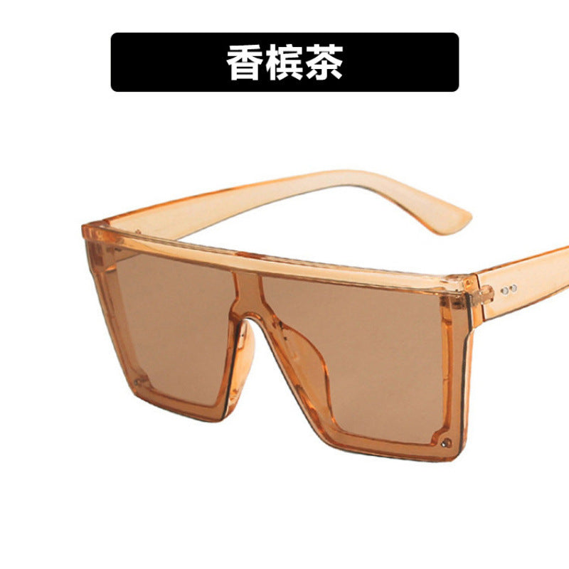 Dame moterettet Sport-solbrille i futuristisk design Skanto