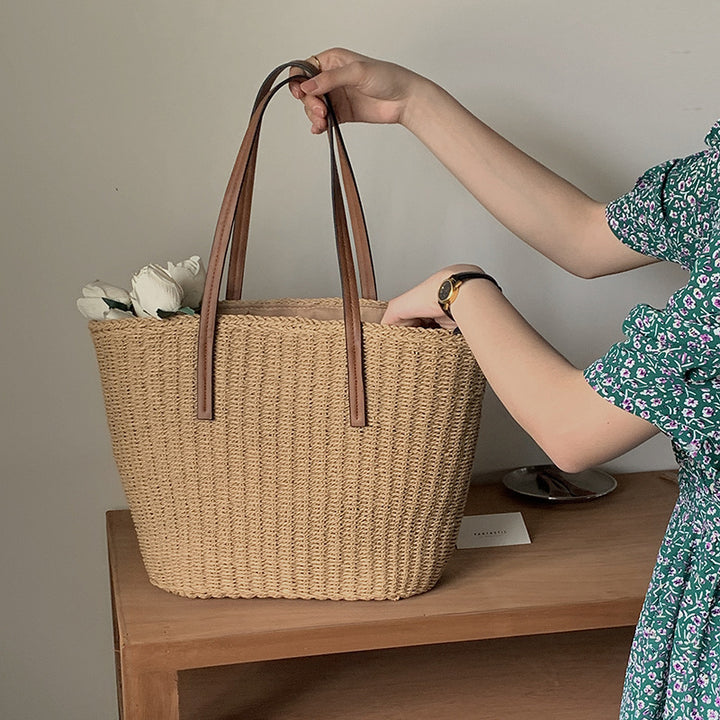Spacious basket bag with sustainable leather handles Skanto