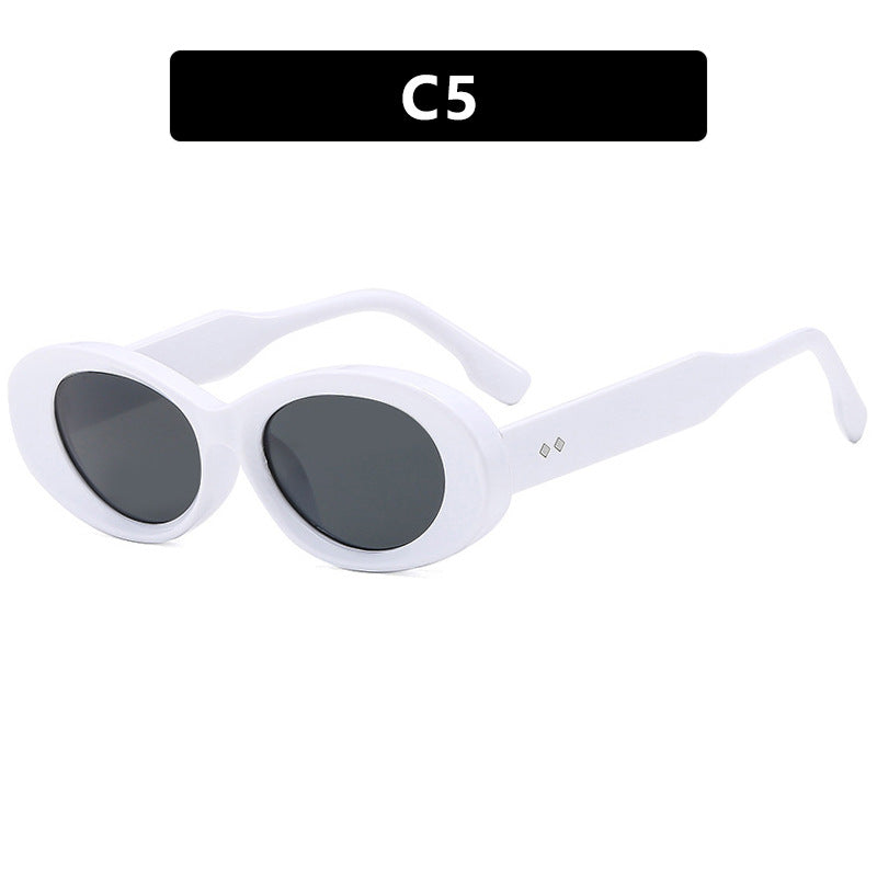 Dame moteriktig solbrille i elegant retrostil Skanto