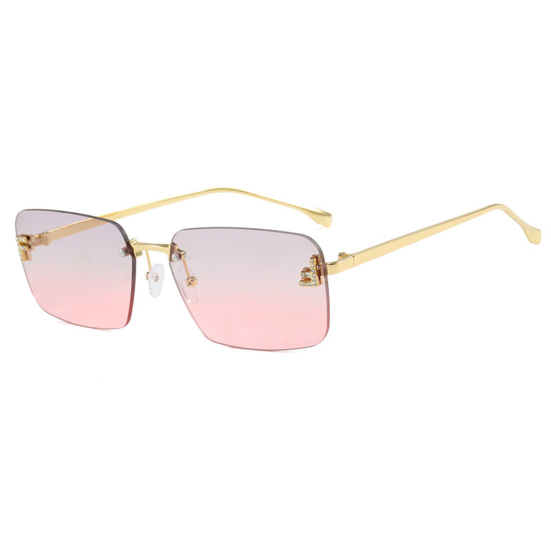 Women's square sunglasses with elegant gold frame and stylish lenses Skanto