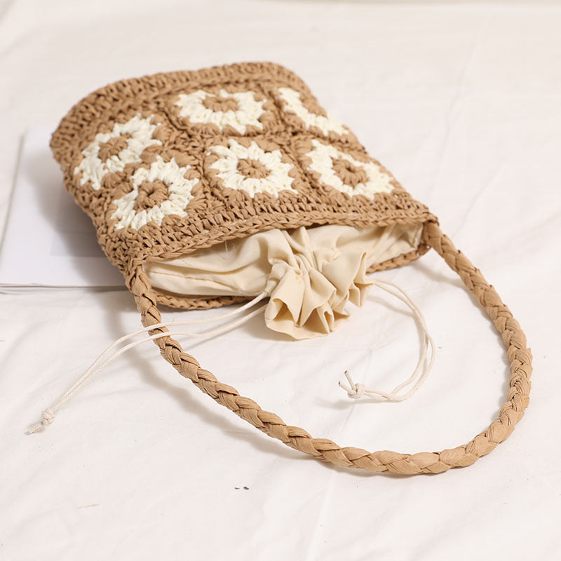 Handmade picnic basket with floral design Skanto