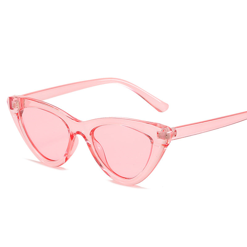 Dame Cat-Eye solbriller med futuristisk design og robust ramme Skanto