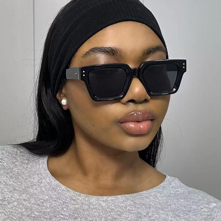 Women's Fashionable Sunglasses in Elegant Oversized Design Skanto