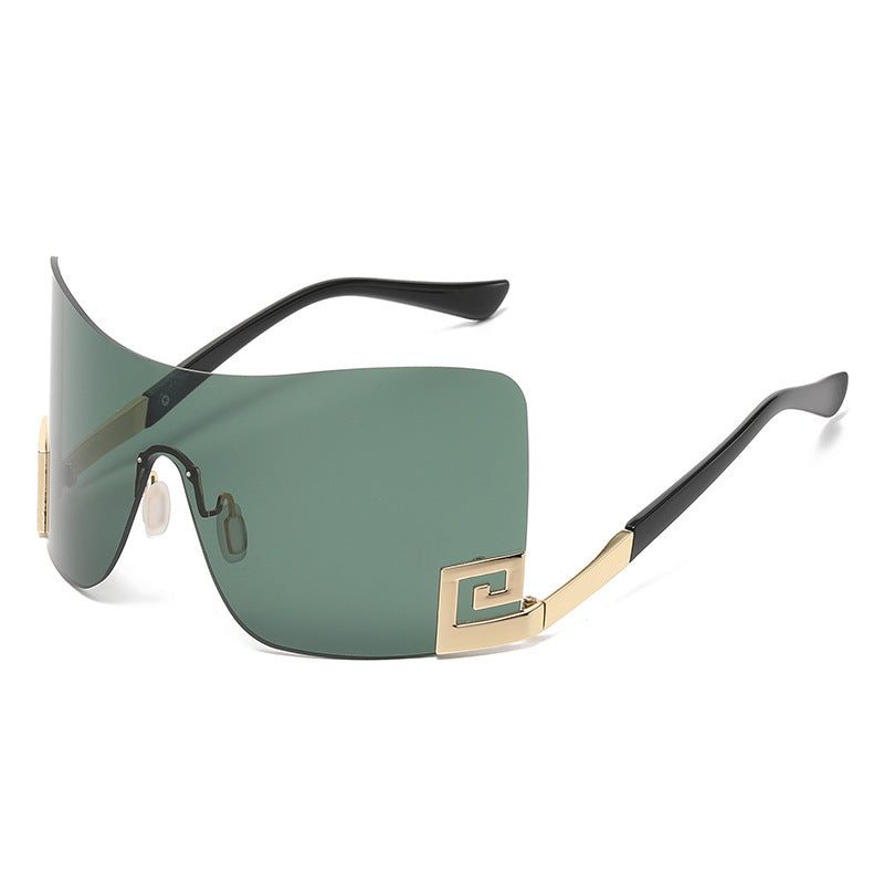 Dame Oversized Shield-solbrille med ekstravagant design Skanto