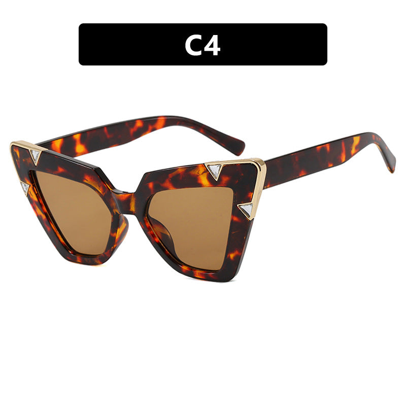 Women's Cat-Eye Sunglasses with Luxurious Motif and Protective UV Filter Skanto