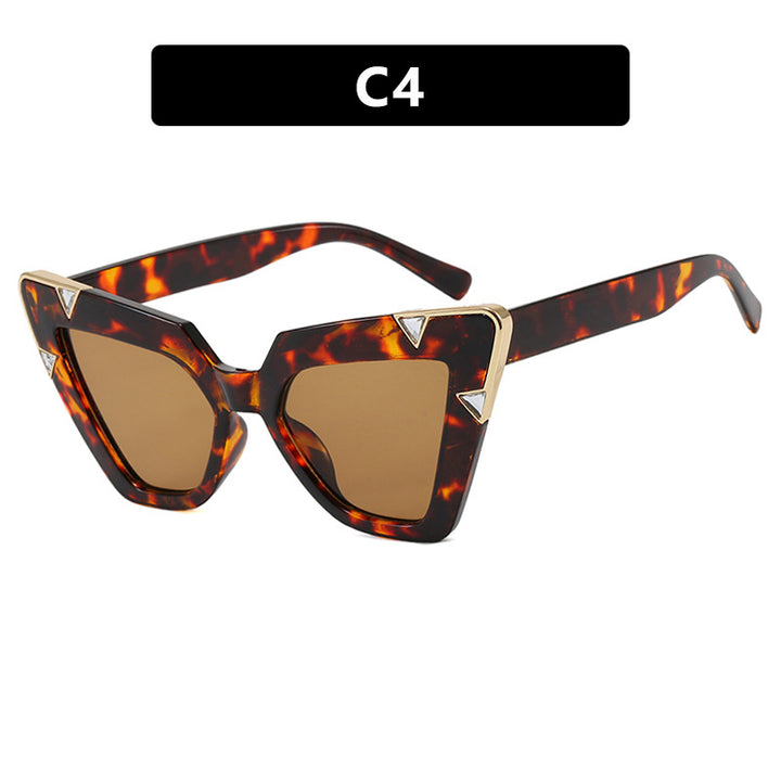 Women's Cat-Eye Sunglasses with Luxurious Motif and Protective UV Filter Skanto