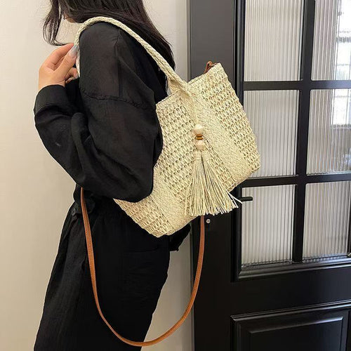 Flettet tote bag med dusker og skinn detaljer Skanto