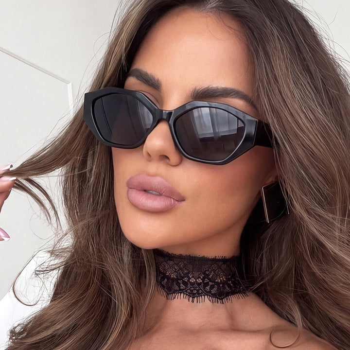 Women's stylish sunglasses in modern geometric design with protective UV filter Skanto