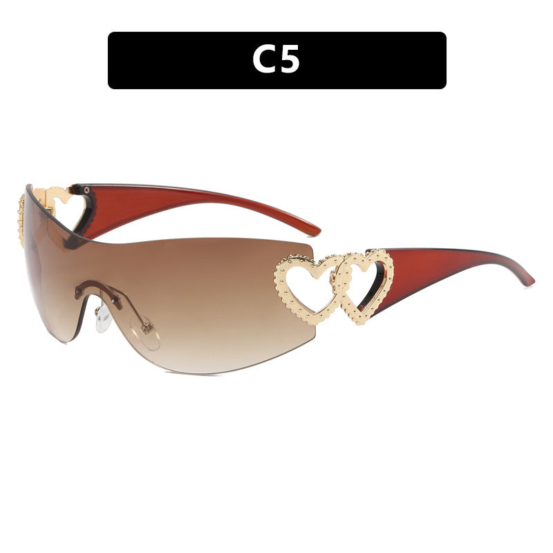 Dame sporty solbriller i trendy shield-design med hjerte-akenter Skanto