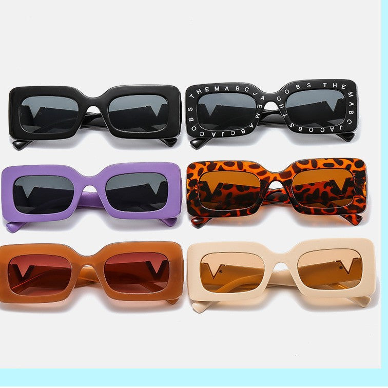 Dame Stilig oversized solbrille med unikt ramme Skanto