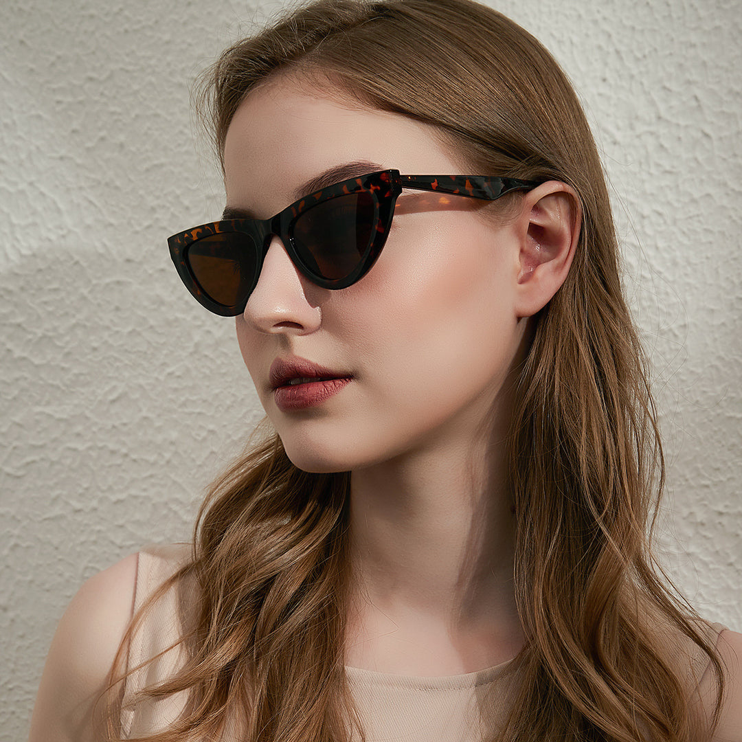 Dame Cat-Eye solbriller med moderne og lett ramme Skanto
