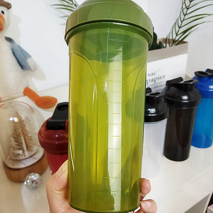 Unisex Shakerflaske i tidløs design med praktisk hellespiss Skanto