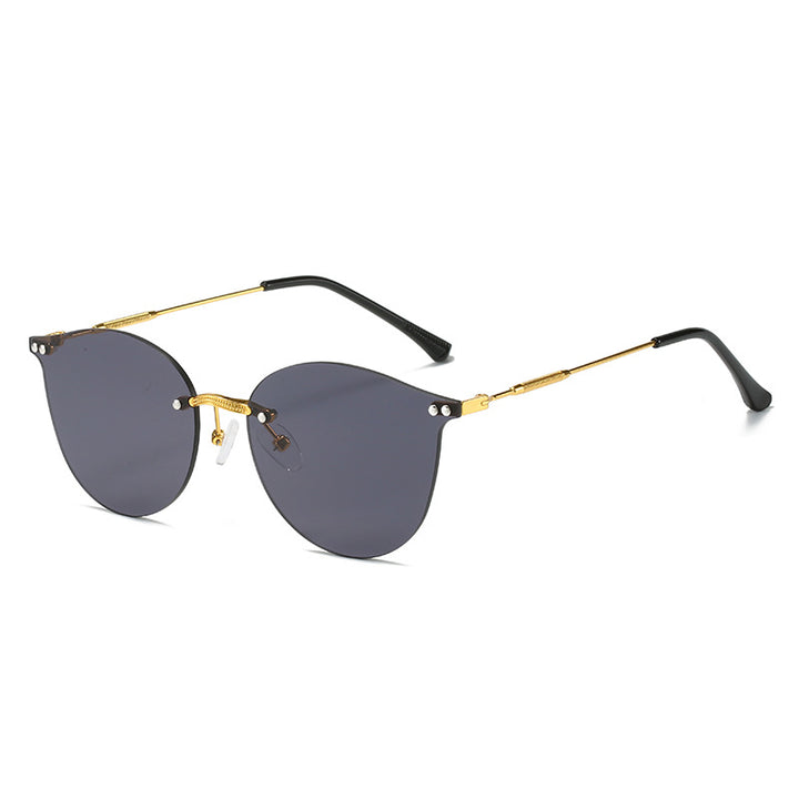 Dame moteriktig solbrille med innovativ metallramme og fleksibel nesestøtte Skanto