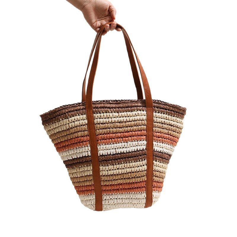 Braided straw bag with sturdy leather handles Skanto
