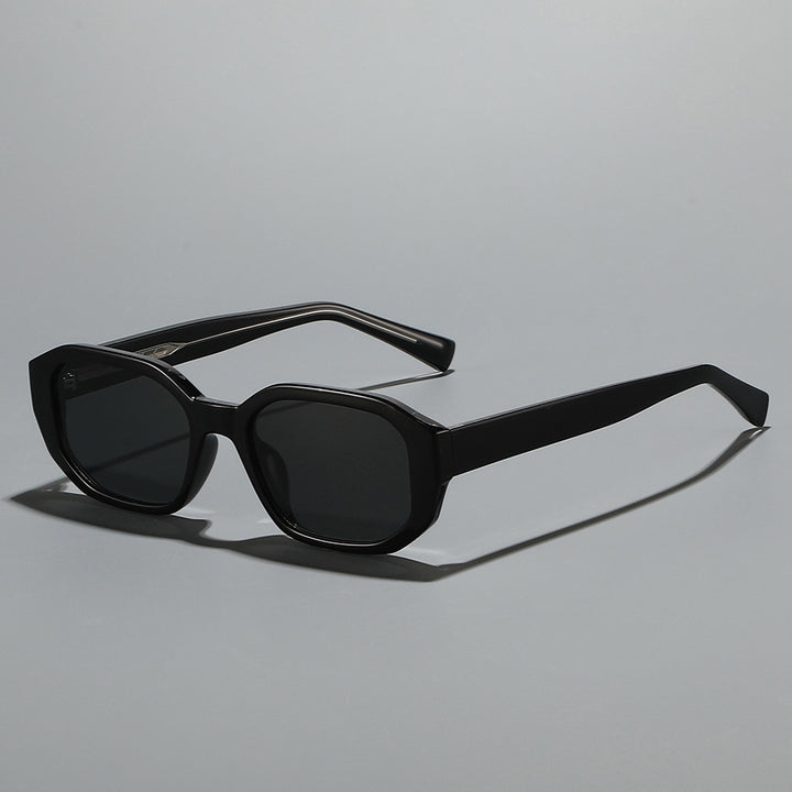 Dame moteriktig solbrille med unik åttekantet ramme Skanto