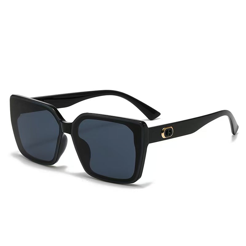 Damer oversized solbriller med robust ramme og diskrete glass Skanto