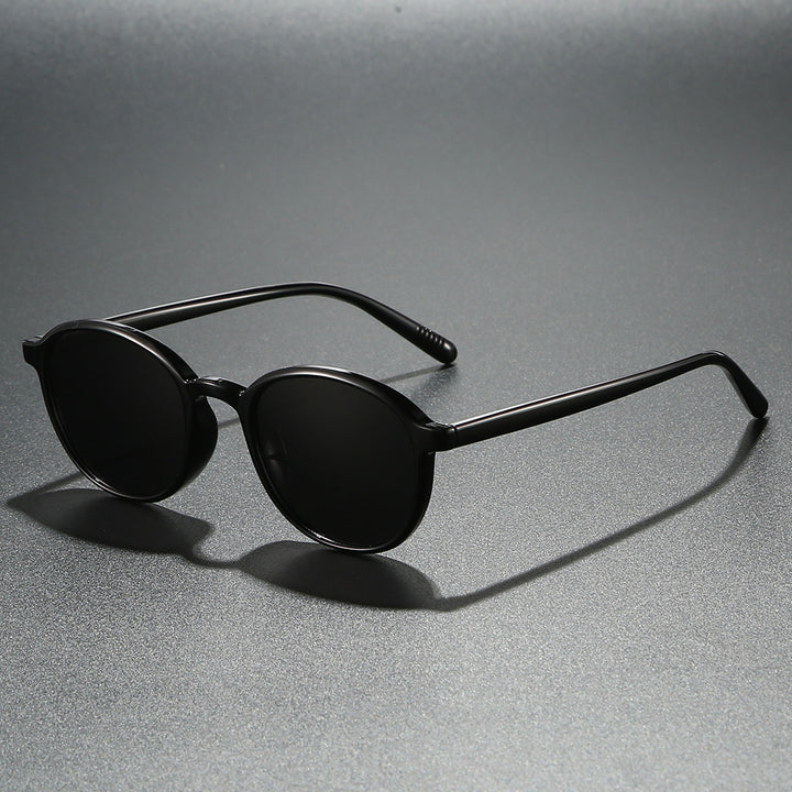 Dame moteriktig solbrille i klassisk ovaldesign Skanto