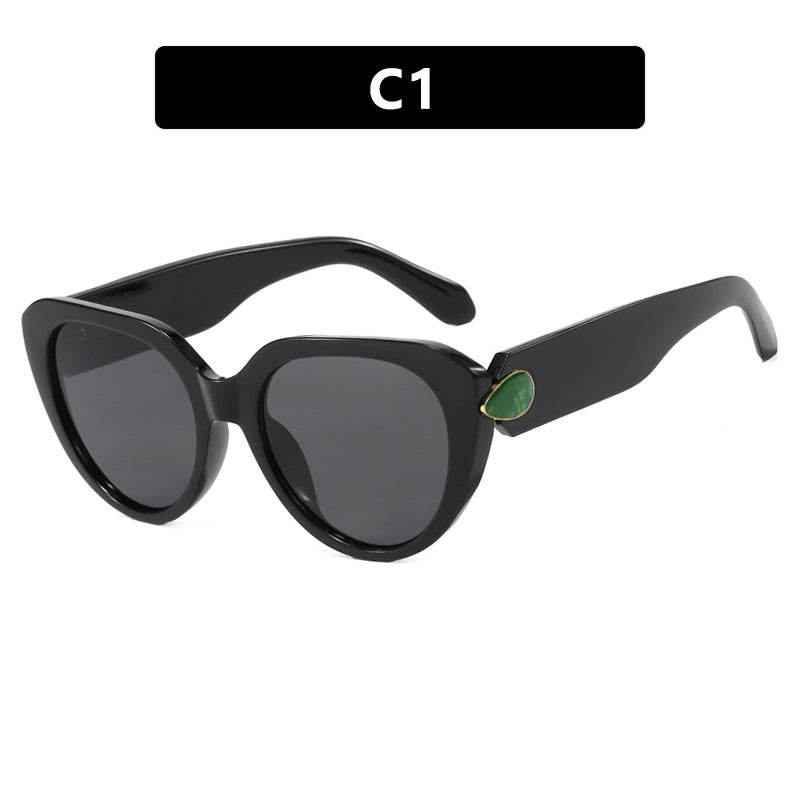Women's Cat-Eye Sunglasses with Eye-Catching Design and Protective UV Filter Skanto