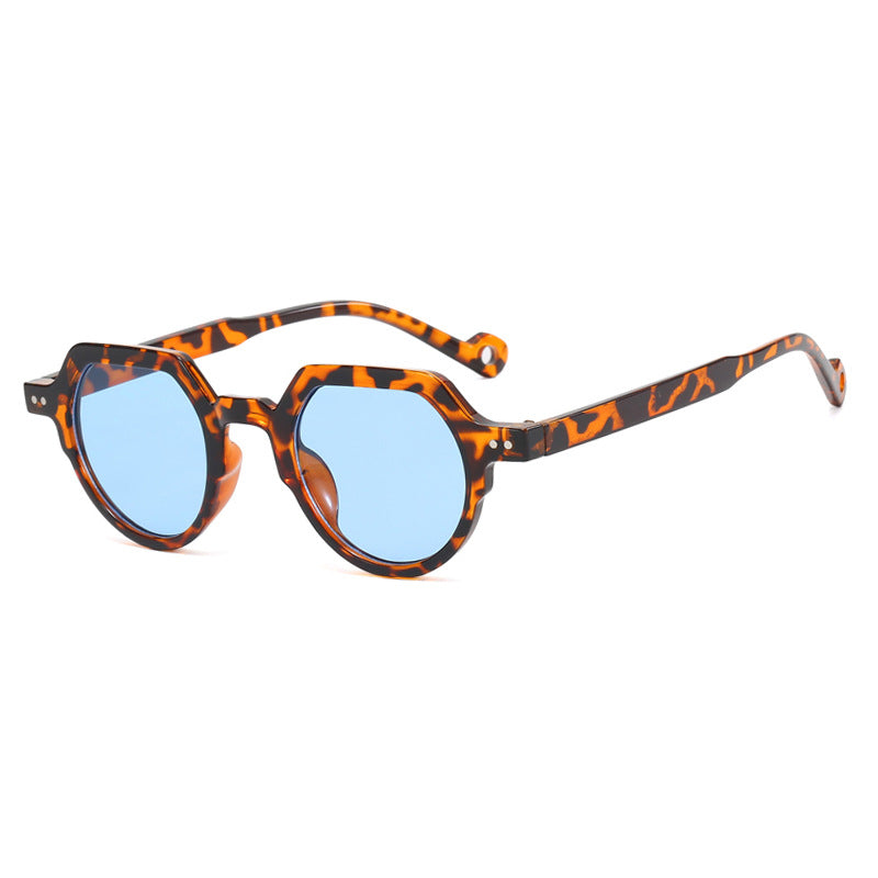 Women's geometric sunglasses with protective UV filter and robust frame Skanto