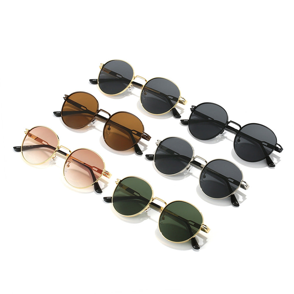 Damer trendy solbriller i minimalistisk rundramme Skanto