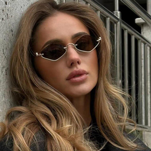 Dame trendy kvadratisk solbrille med filigran metallramme Skanto