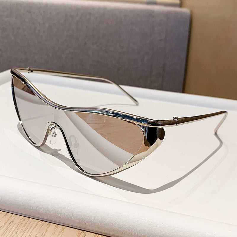 Damer futuristiske oversized solbriller med markant design Skanto