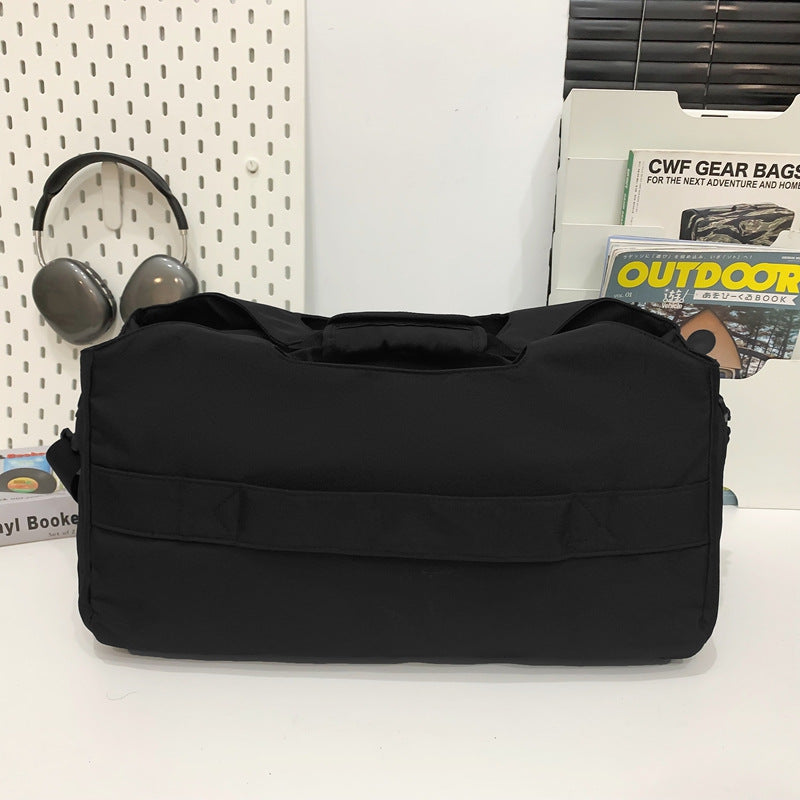 Sporty multifunksjons duffelbag med robuste utvendige lommer Skanto