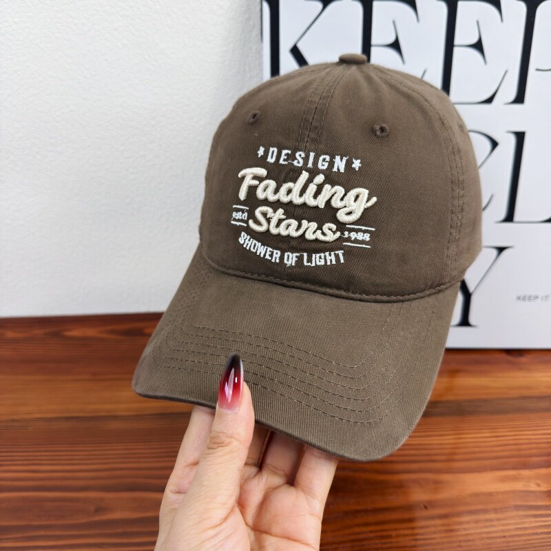 Kvinnebrodert caps med inspirerende design Skanto
