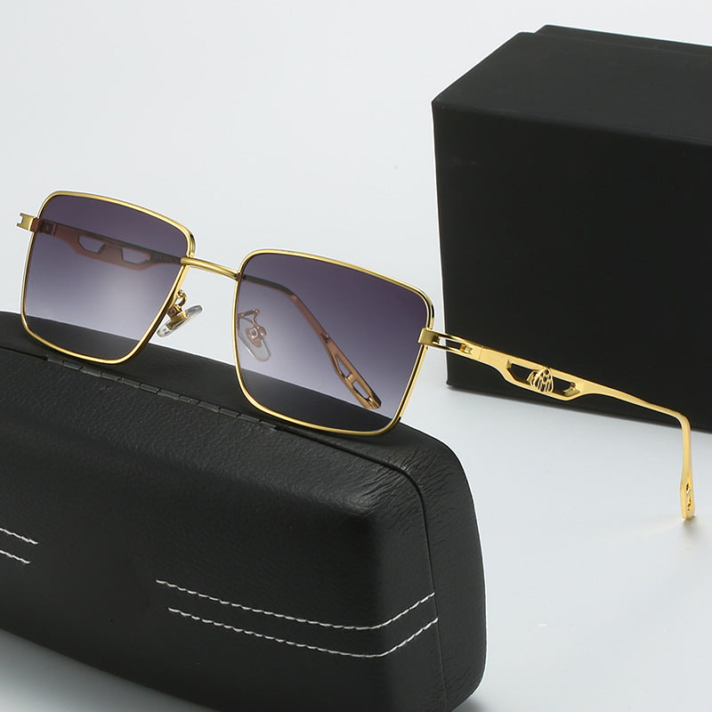 Dame luksus solbrille med markant geometrisk ramme og polarisert glass Skanto