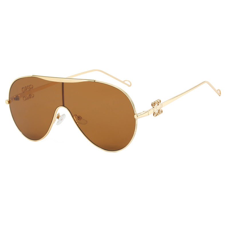 Women's UV Protection Sunglasses in Modern Pilot Style Skanto