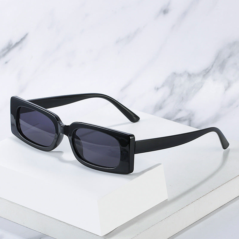 Dame solbrille i moderne retro-stil Skanto